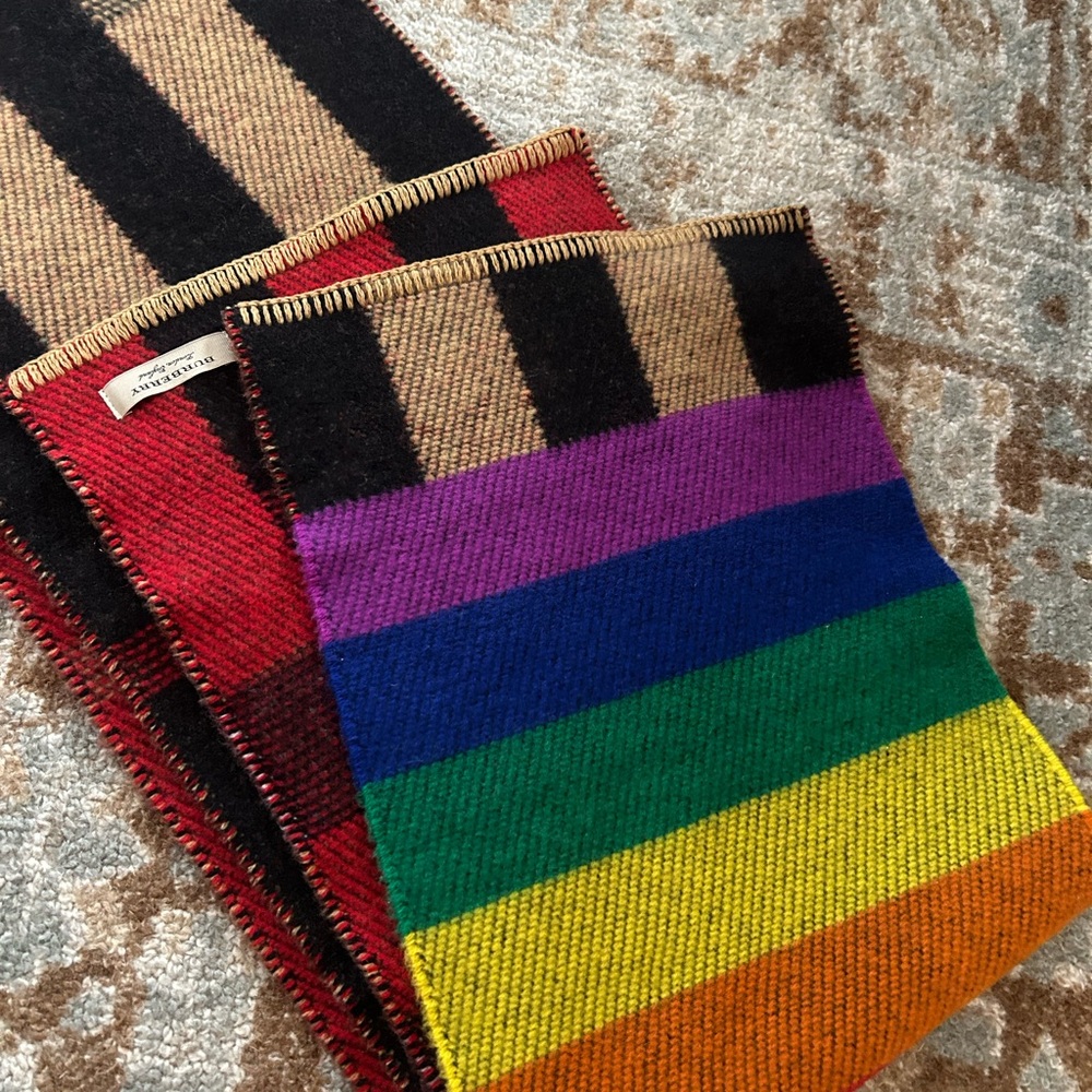 Burberry classic pattern / rainbow scarf